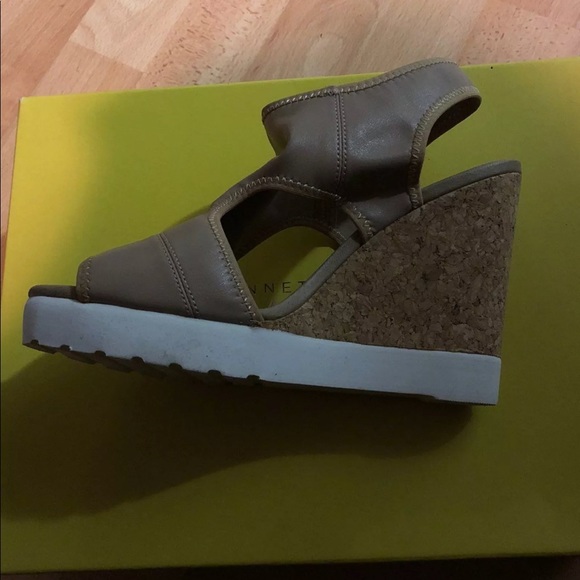 NEW Kenneth Cole Wedges 📦 - Picture 5 of 8